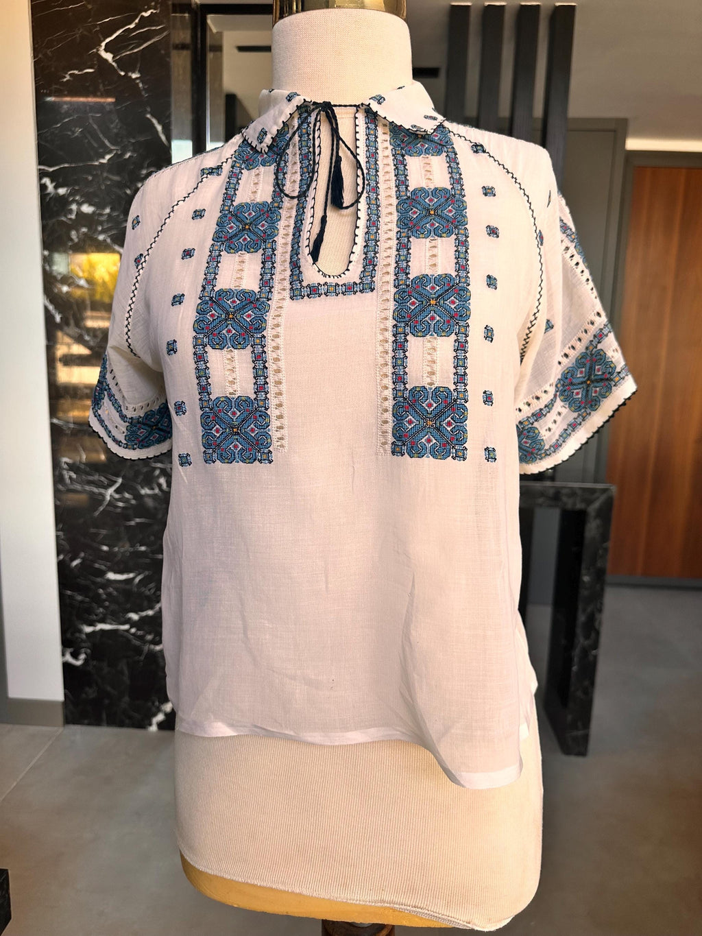 1930s fine white muslin hand embroidered short sleeve blouse