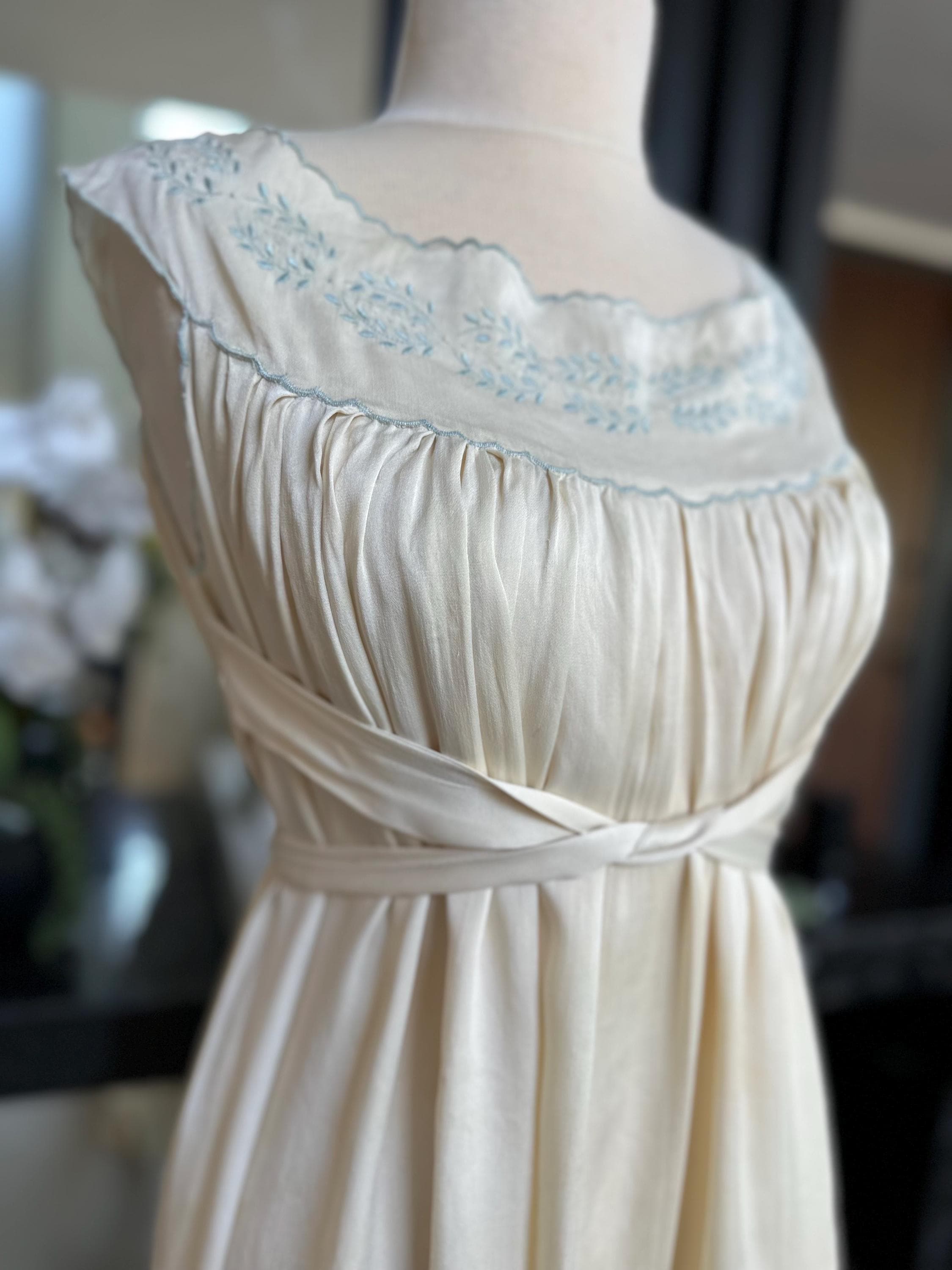 The Ultimate "Old Money" Silk Maxi – Authentic 1930s Art Deco Portrait Gown