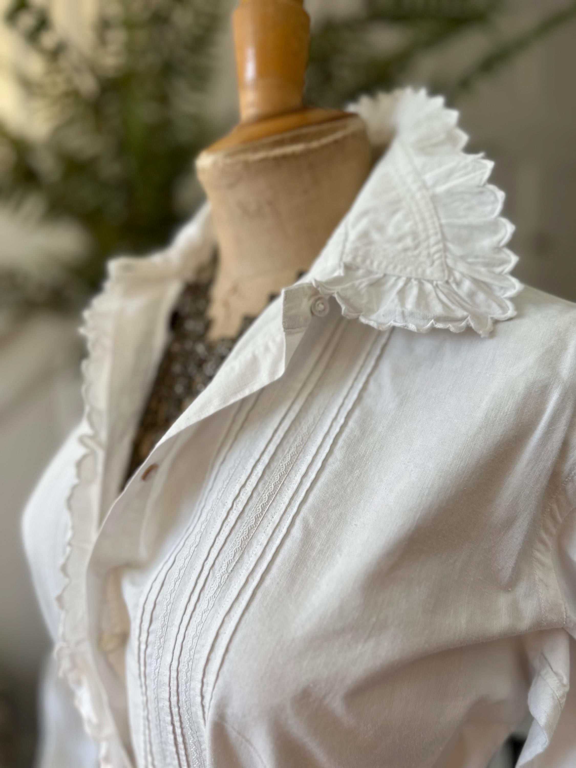 Victorian Edwardian long night shirt dress with large collar and monogram of MG