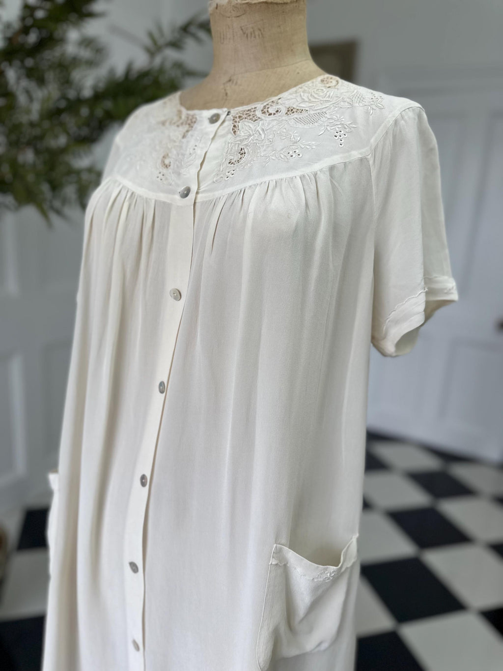 Vintage 1950s Cream Silk Housecoat with Hand Embroidery