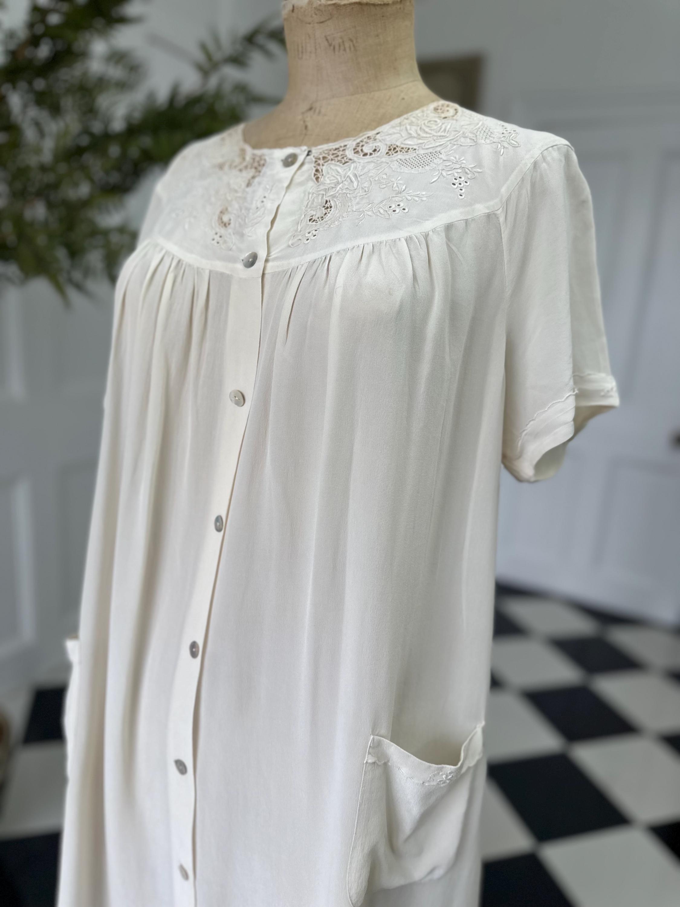 Vintage 1950s Cream Silk Housecoat with Hand Embroidery