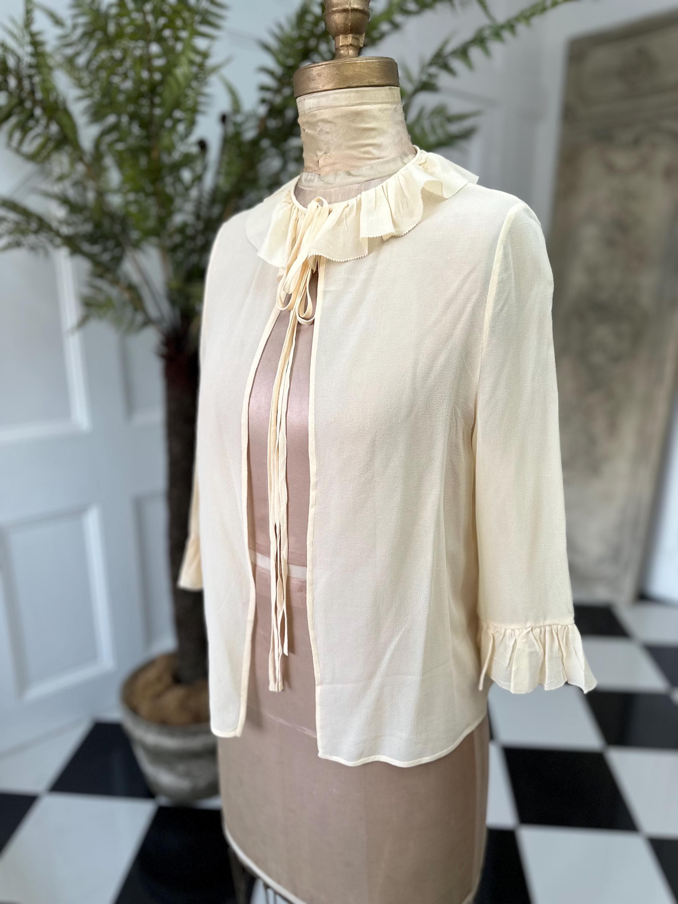 1930s Cream Silk crepe long sleeve bed jacket