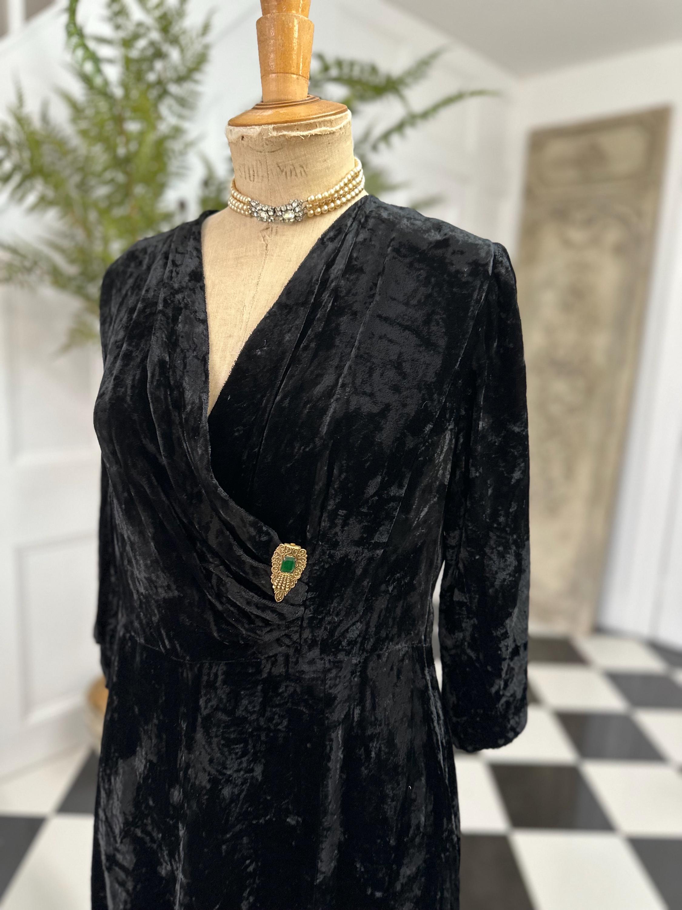 1930 1940s Black velvet dress with gold dress clip