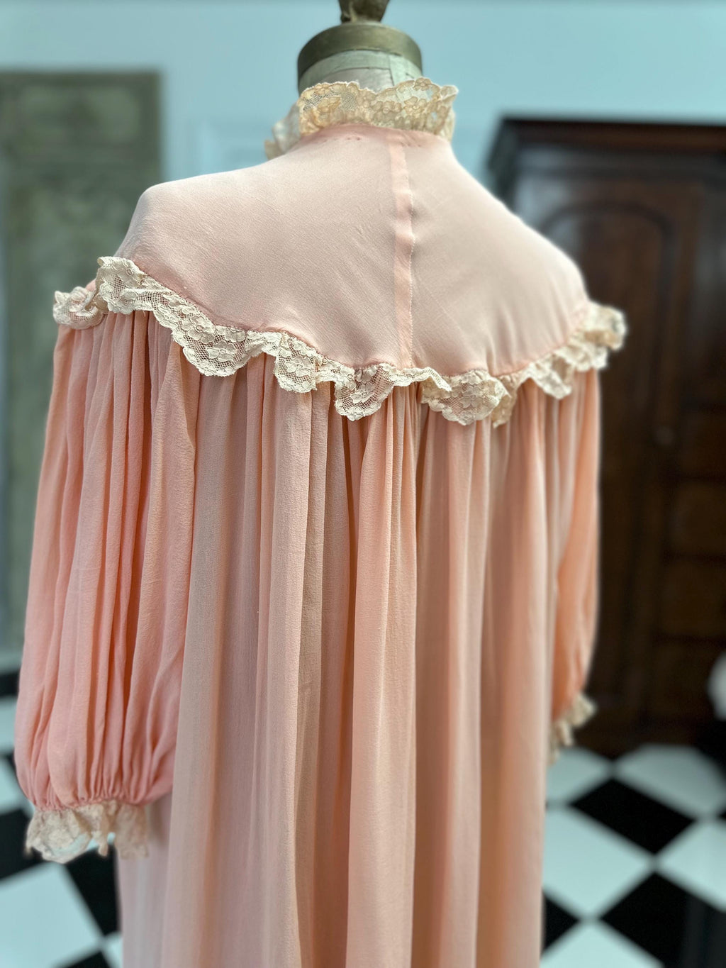 1940s Peach Silk Crepe Lace Robe – Smock Style Dressing Gown, Hollywood Glamour Lingerie
