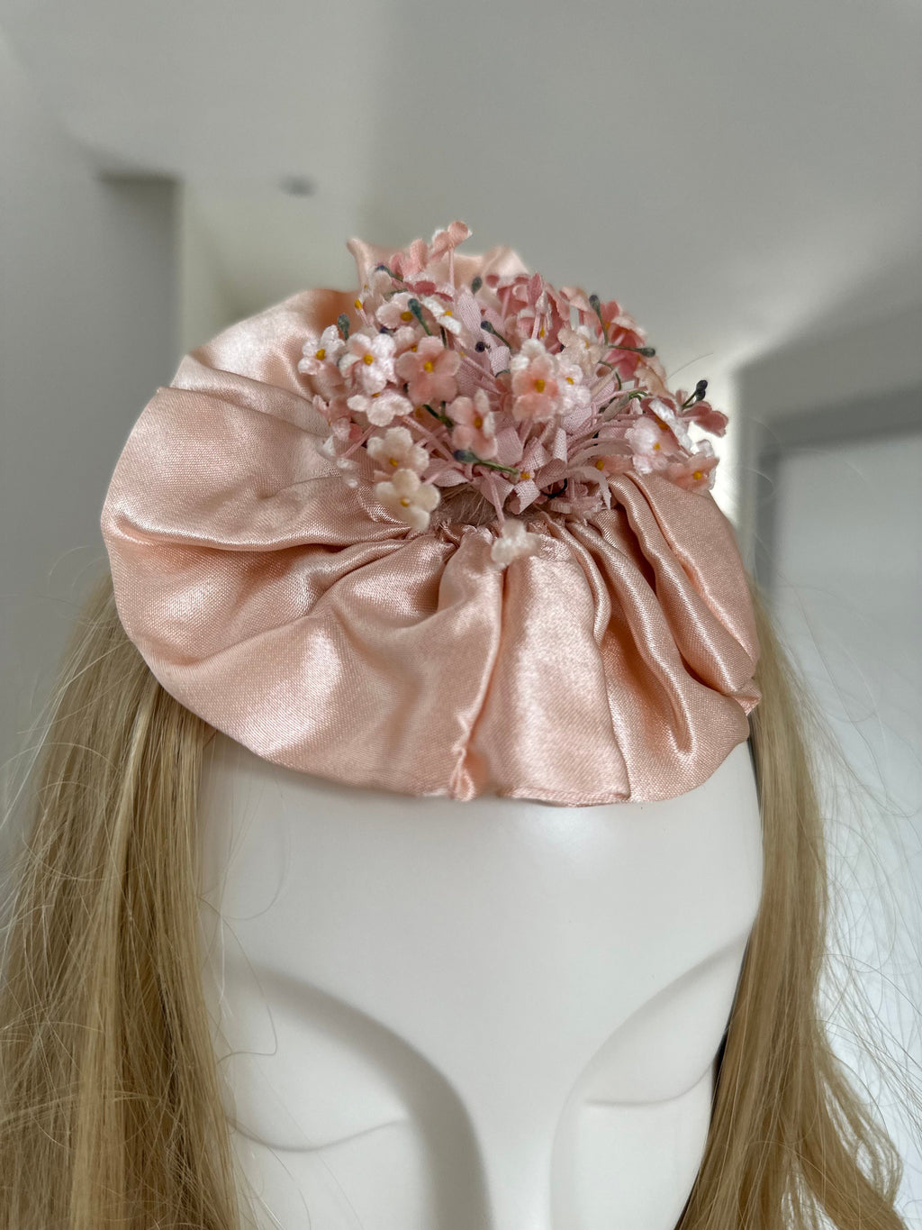 Vintage 1930s pink satin head band fasinator with tiny velvet flowers