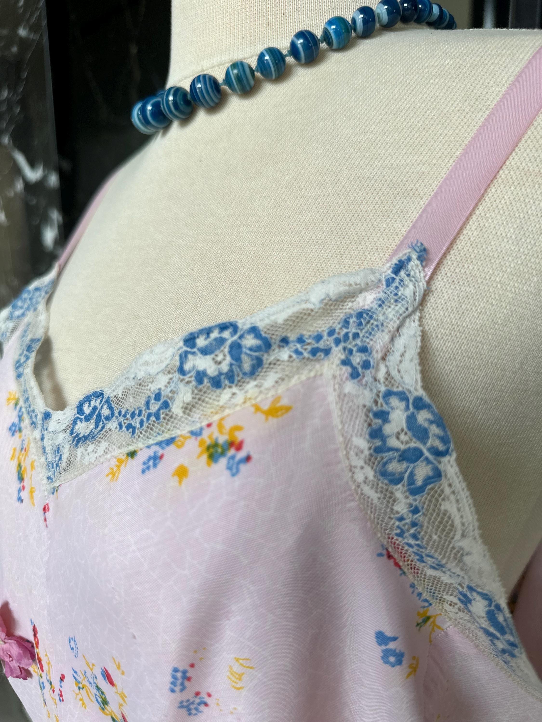 Antique 1930s Floral Slip – Authentic Art Deco Pink Daisy Print Gown with 3D Florals