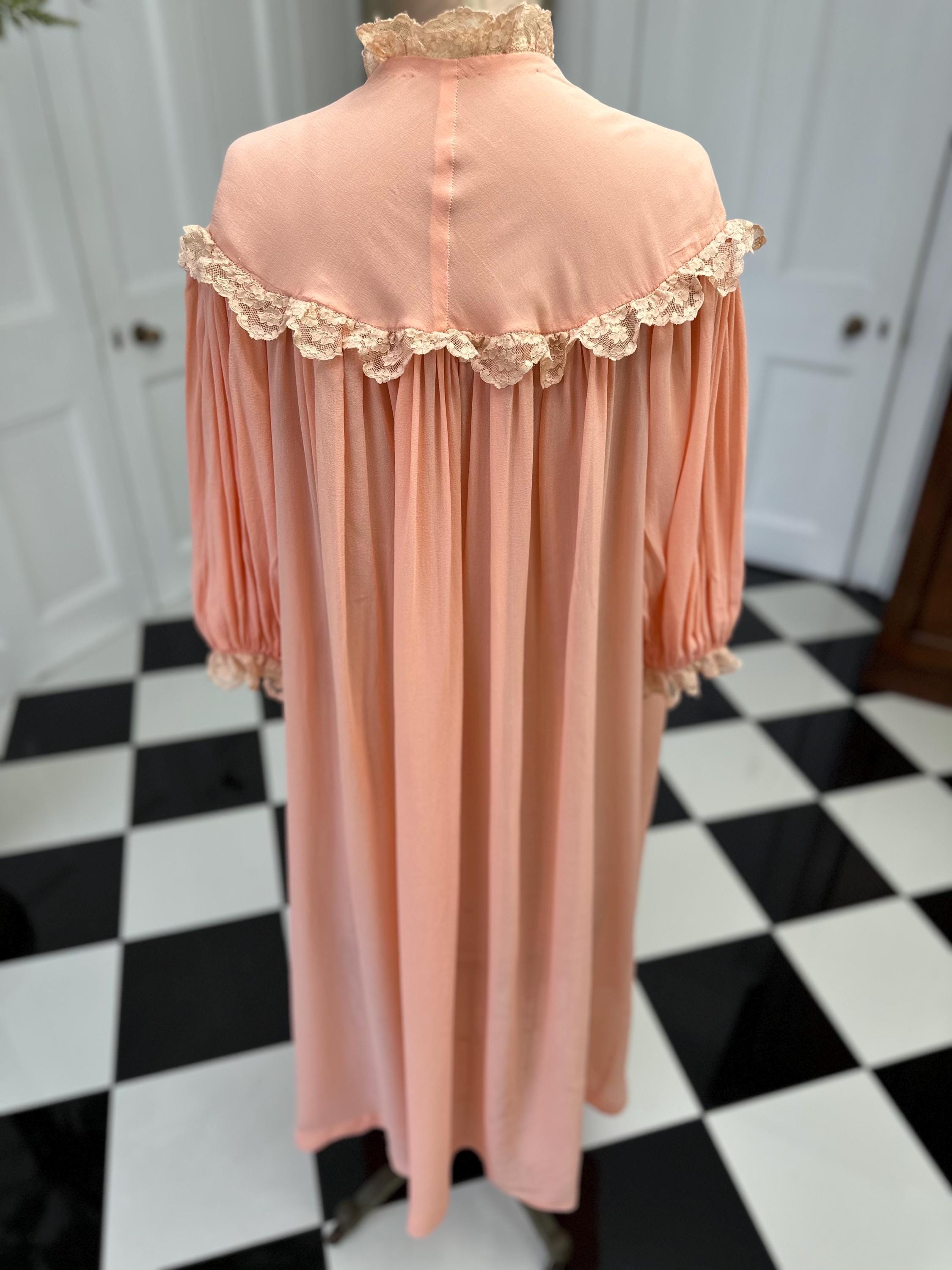 1940s Peach Silk Crepe Lace Robe – Smock Style Dressing Gown, Hollywood Glamour Lingerie