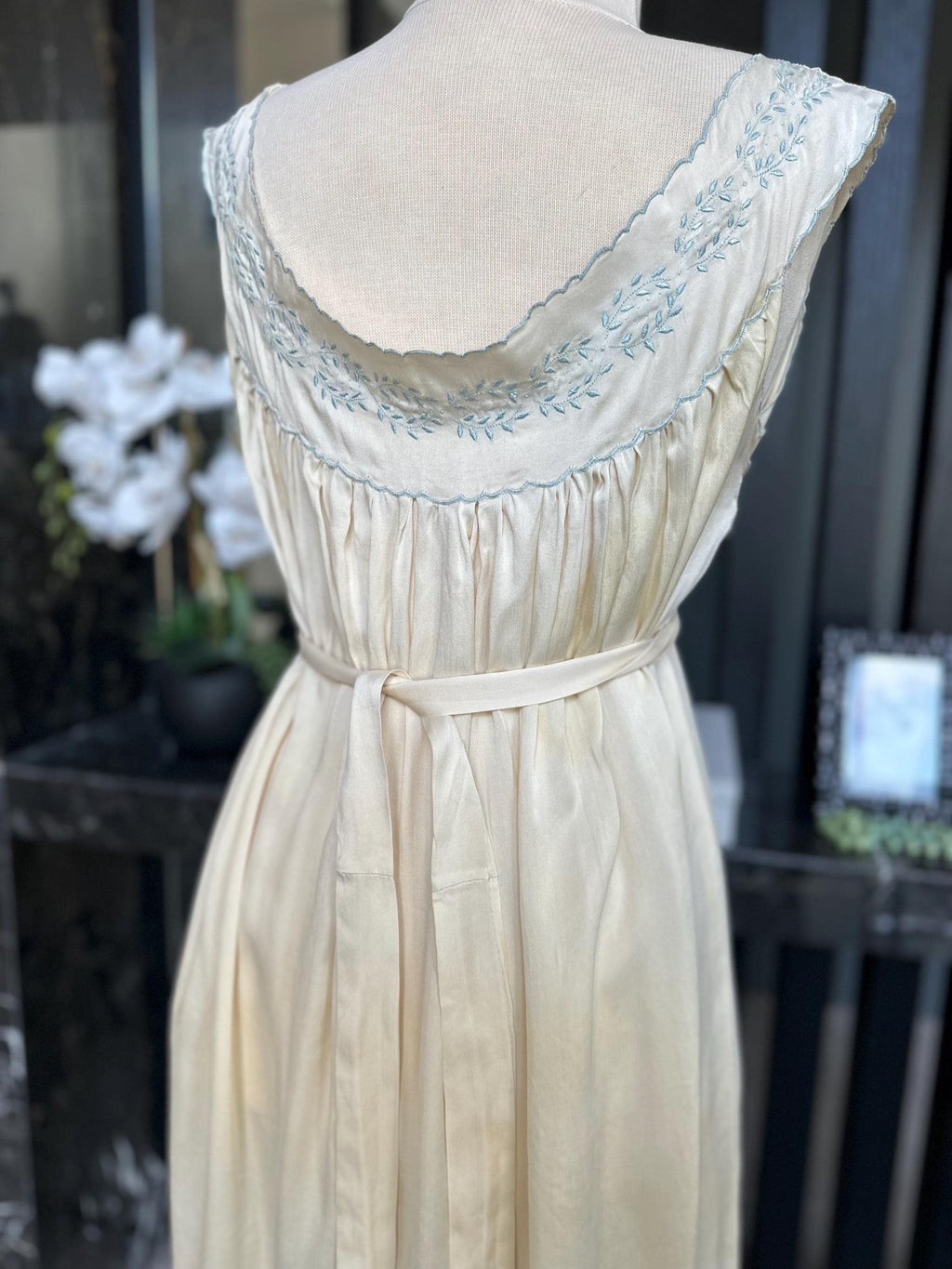 The Ultimate "Old Money" Silk Maxi – Authentic 1930s Art Deco Portrait Gown