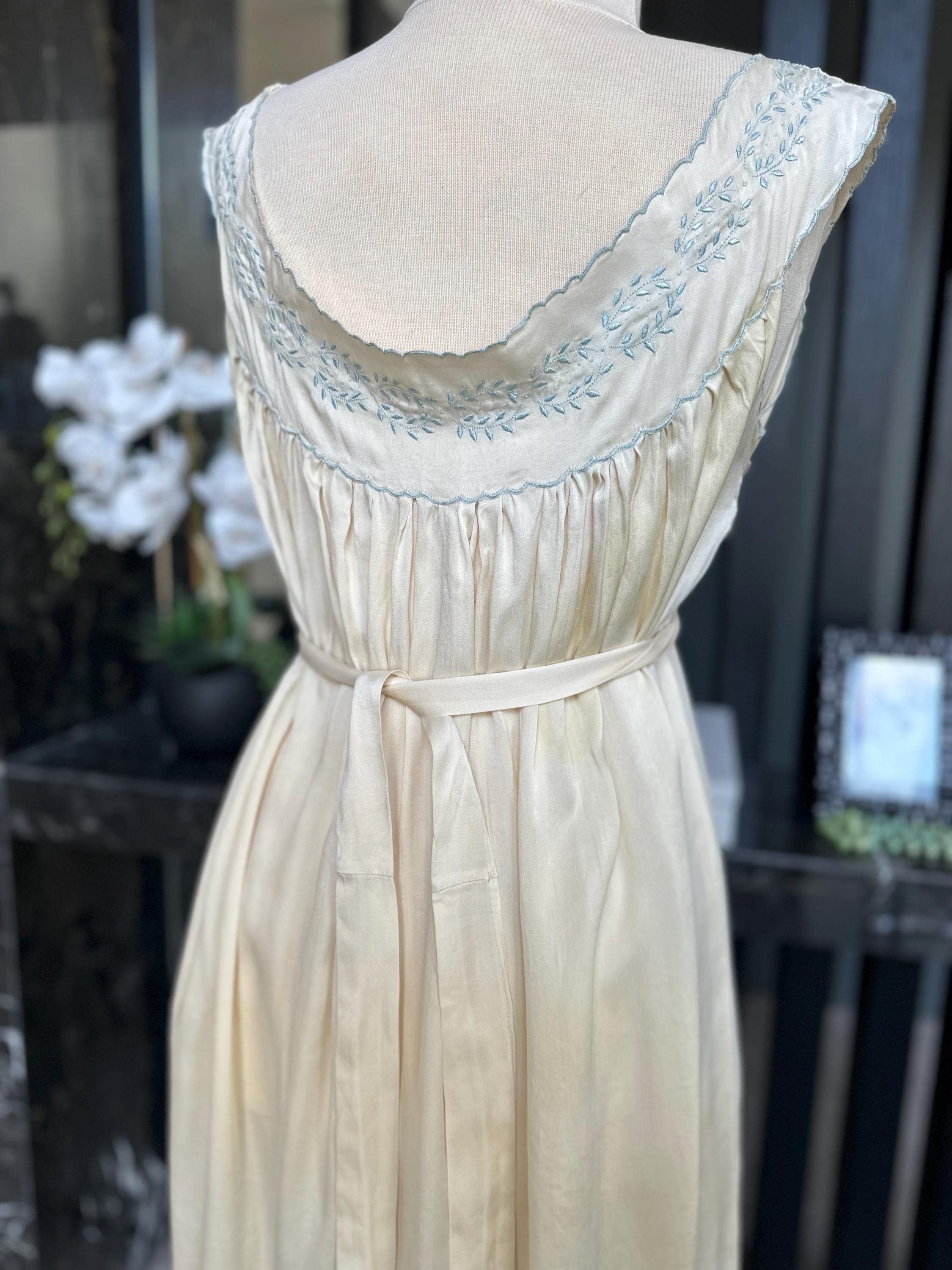 The Ultimate "Old Money" Silk Maxi – Authentic 1930s Art Deco Portrait Gown