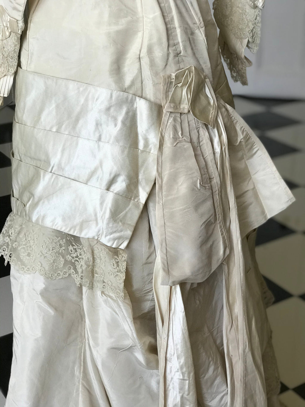 Museum worthy Antique 1880s silk wedding dress  in excellent condition historical costume