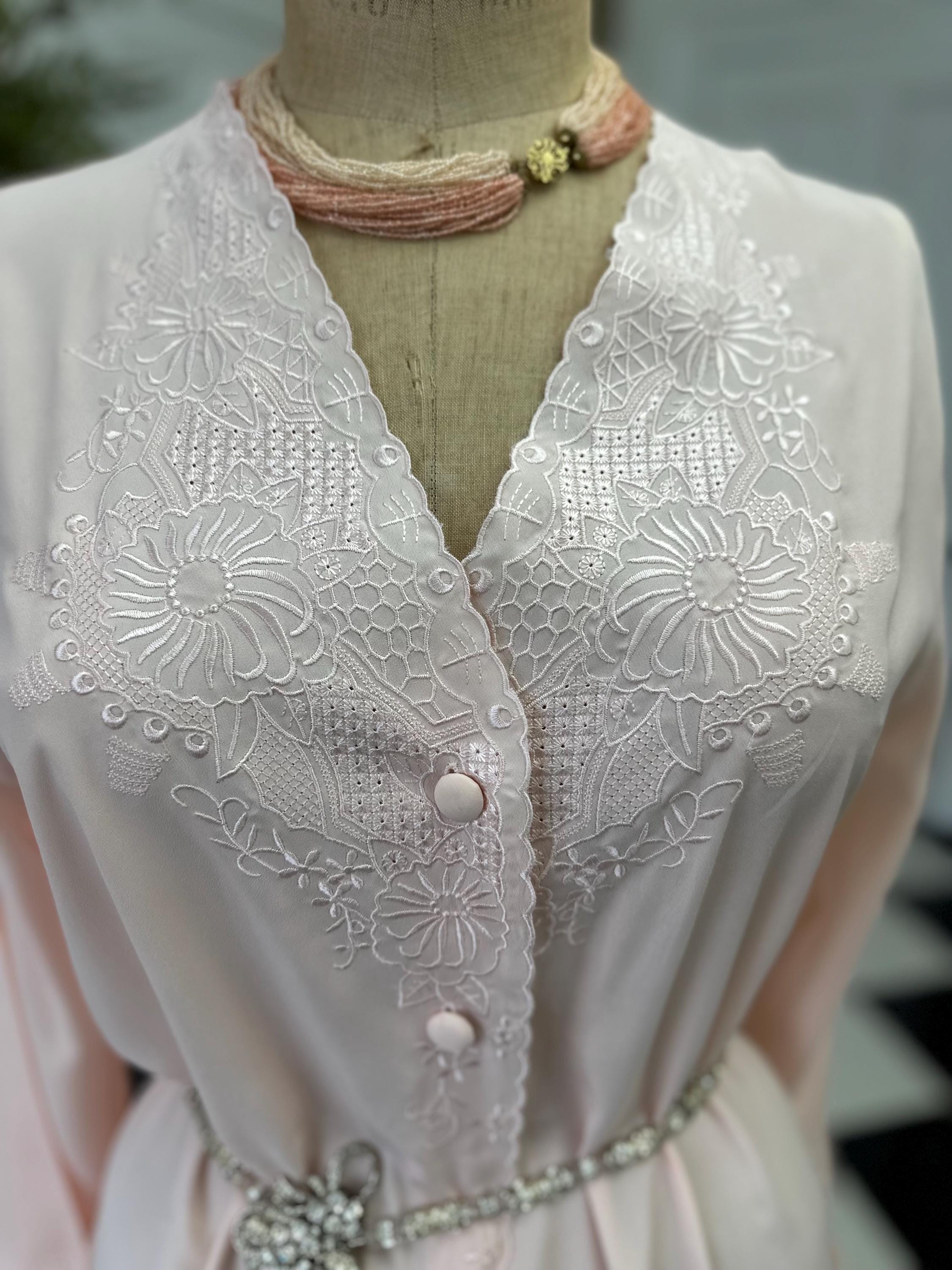 Vintage 1970s Light Peach Dressing Gown Embroidered Elegance